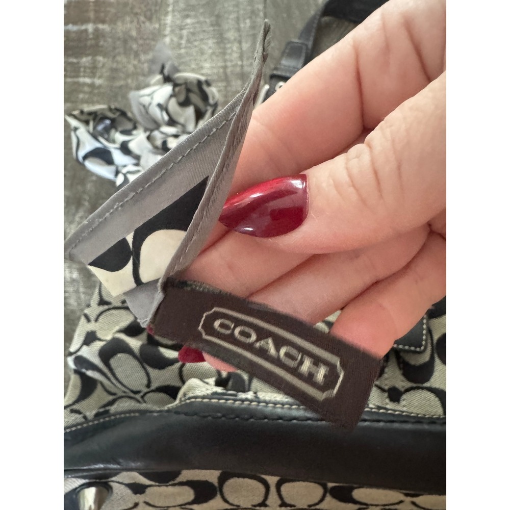 COACH Vintage Y2k Hampton Signature Canvas Shoulder Bag B/W Coach Scarf - Picture 10 of 14